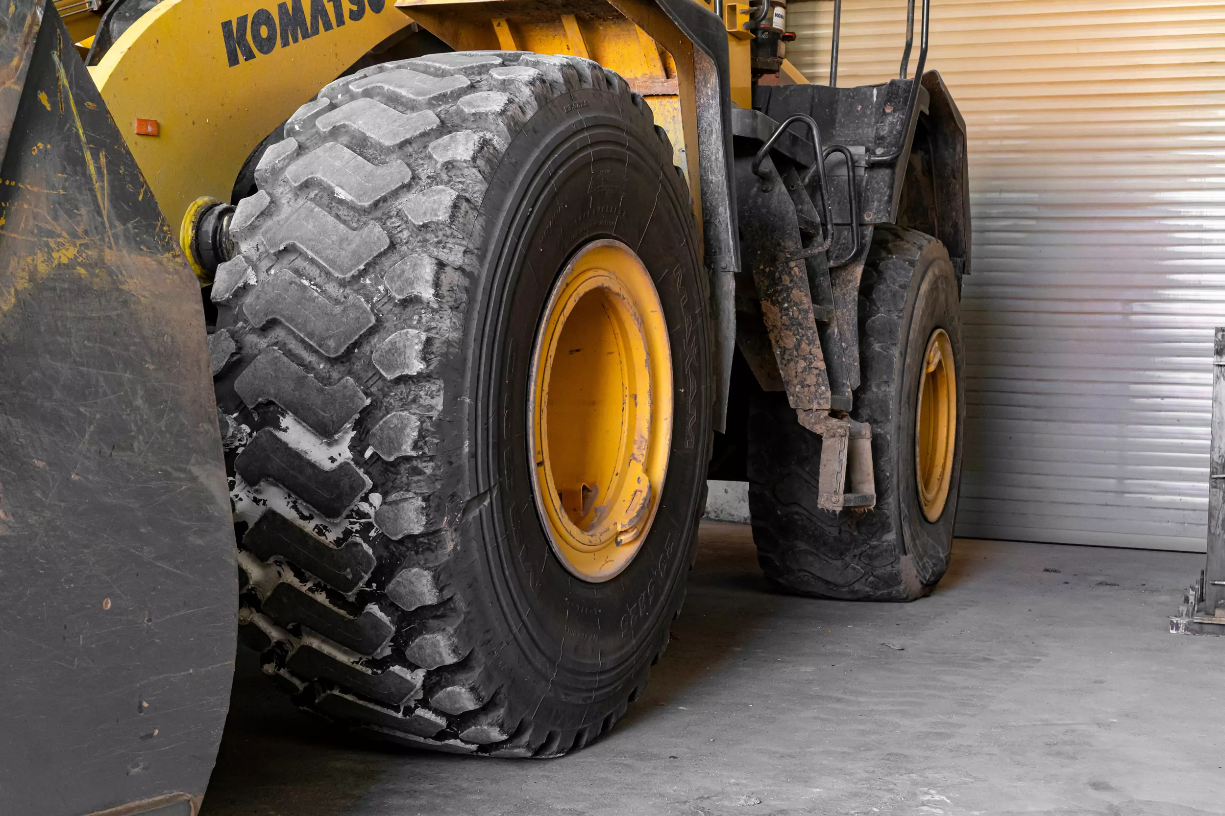 Ränder vom großen Radlader in der Detailansicht